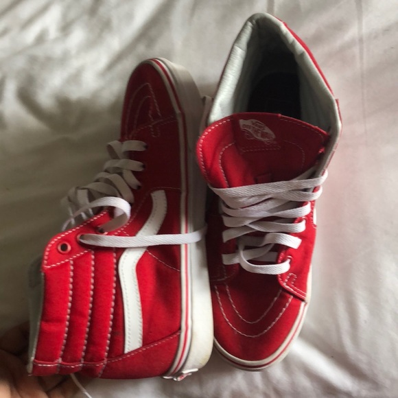 Red vans barley worn . - Picture 4 of 5